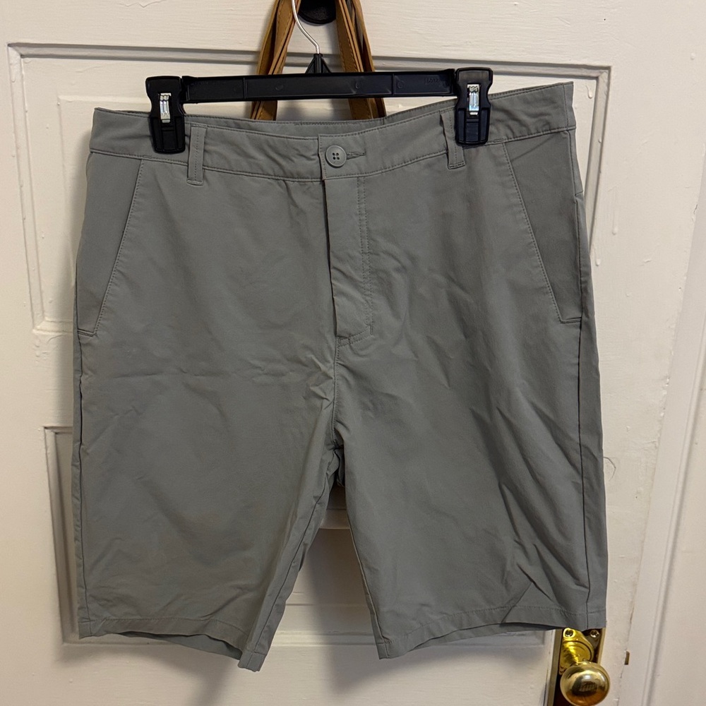 Oakley Men's Light Gray Flat Front Shorts